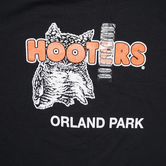 Hooters Orlando Park Owl Graphic T-Shirt Medium Black Gildan Ultra Cotton Tee - Picture 2 of 8